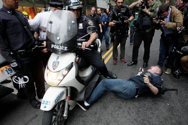 fail-twitter-myNYPD-campagne-ratee-police-new-york-photos-scandale-2