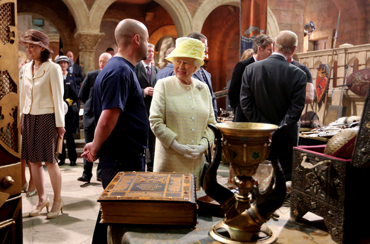 reine-d-Angleterre-Elizabeth-2-visite-irlande-studios-de-serie-Game-of-Thrones-3