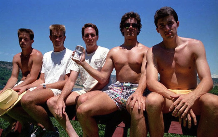 cinq-meilleurs-amis-se-prennent-en-photo-tous-les cinq-ans-meme-position-avant-apres-1987-24-ans
