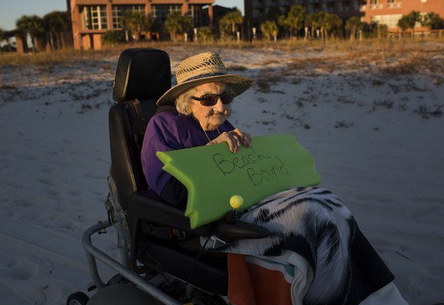 emouvant-a-age-100-ans-elle-voit-la-mer-pour-la-premiere-fois-de-sa-vie-ruby-2