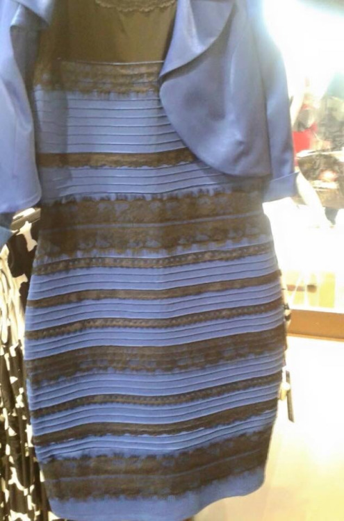 couleur-photo-robe-originale-rend-internautes-fou-buzz-tumblr-noir-bleu-dore-blanc-daltonien-effet-optique