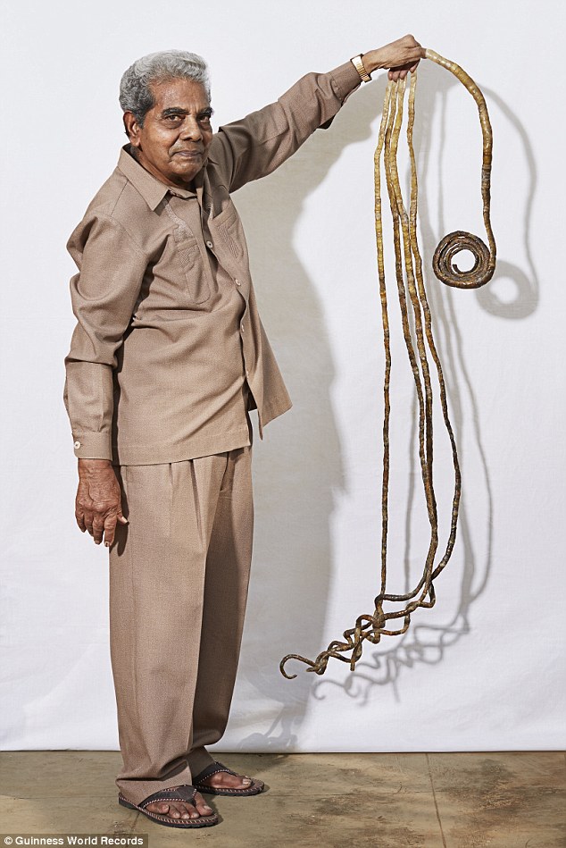 indien-ne-s-est-pas-coupe-ongles-depuis-63-ans-1952-record-guinness-Shridhar-Chillal-4