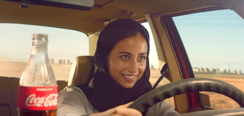 Dans-sa-derniere-publicitee-Coca-Cola-fait-conduire-une-saoudienne